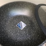 ΓΟΥΟΚ 28CM STONE ΜΕ ΚΑΠΑΚΙ 